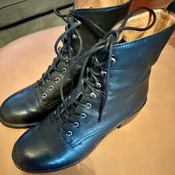 Madewell | The Patti Lace-Up Boot - Picture 3 of 9